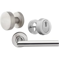 Skantrae Hang&Sluitwerkpakket 53 201-211 R2 RVS Aquarius 1/2 Deurkruk Musca Knop Juno Rozet Rond Kerntrekbeveiliging Meerpuntssluiting En 4x AXA Scharnier